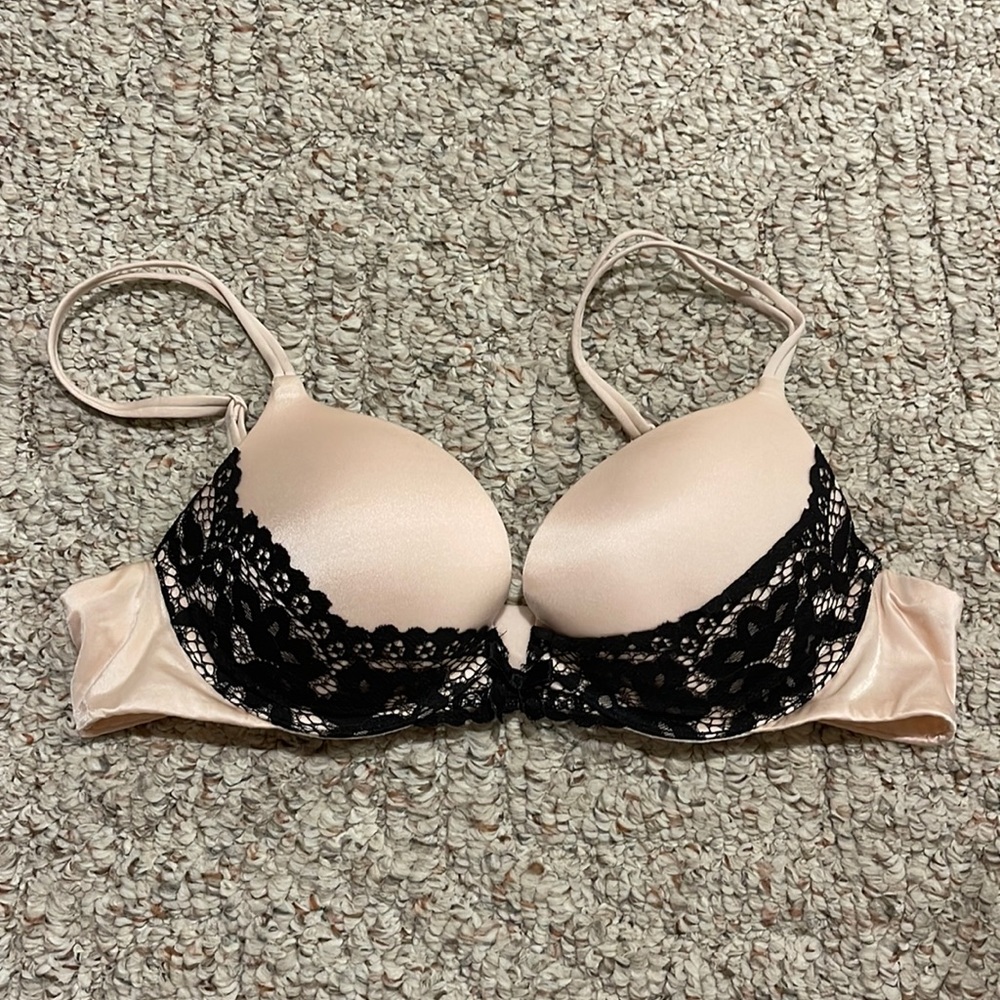 Victoria’s Secret push up bra. Size: 36A.